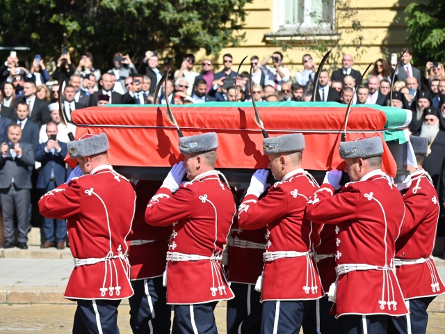 Посрещане на тленните останки на цар Самуил
